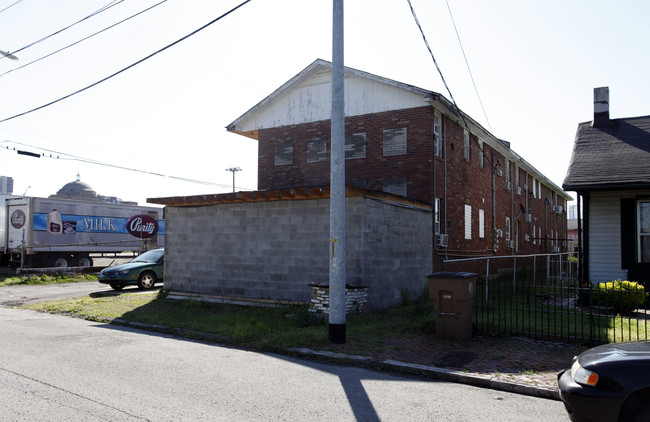 1407 Hynes St in Nashville, TN - Foto de edificio - Building Photo