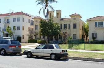 231 S New Hampshire Ave in Los Angeles, CA - Building Photo - Building Photo