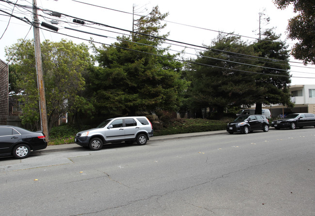 338 Alida Way in South San Francisco, CA - Building Photo - Building Photo