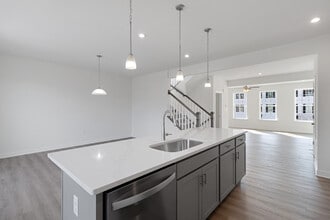 Stonebridge Townhomes in Bridgeport, WV - Foto de edificio - Building Photo
