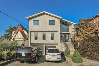 357 Tom Hunter Rd in Fort Lee, NJ - Building Photo - Building Photo