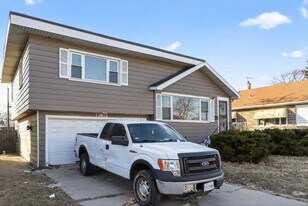 13812 Kanawha Ave in Dolton, IL - Building Photo