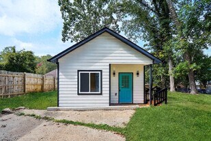 2359 Beecher Rd SW in Atlanta, GA - Building Photo