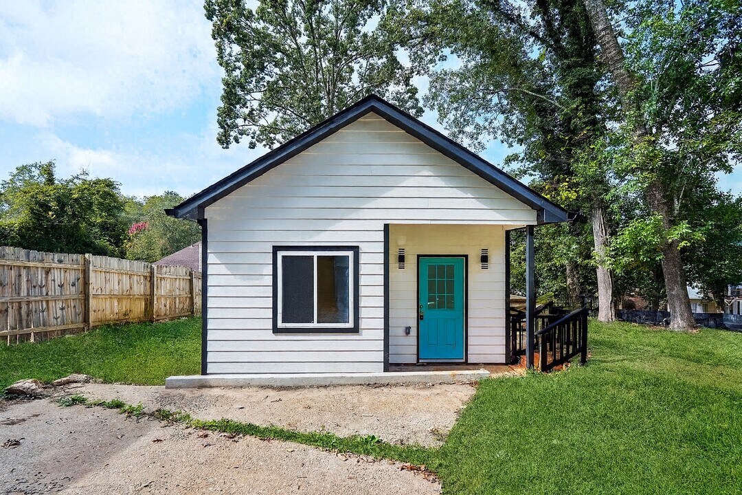 2359 Beecher Rd SW in Atlanta, GA - Building Photo