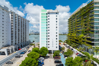 Bay Garden Manor in Miami, FL - Building Photo - Building Photo