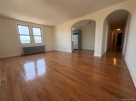 30 Locust Hill Ave in Yonkers, NY - Building Photo