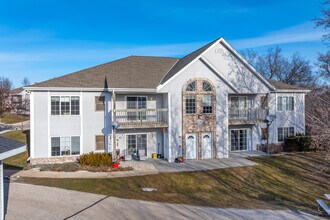 Harbor Pointe Apartments in Port Washington, WI - Building Photo - Building Photo