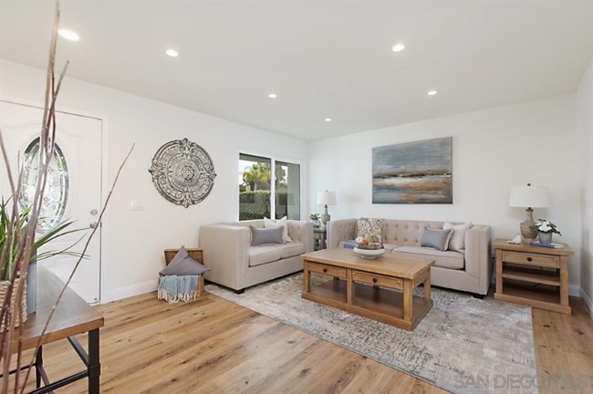 1512 Clavelita Pl in San Diego, CA - Foto de edificio - Building Photo