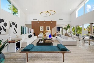 2416 Bayview Dr in Fort Lauderdale, FL - Building Photo