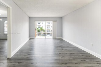 365 NE 125th St in North Miami, FL - Building Photo - Building Photo