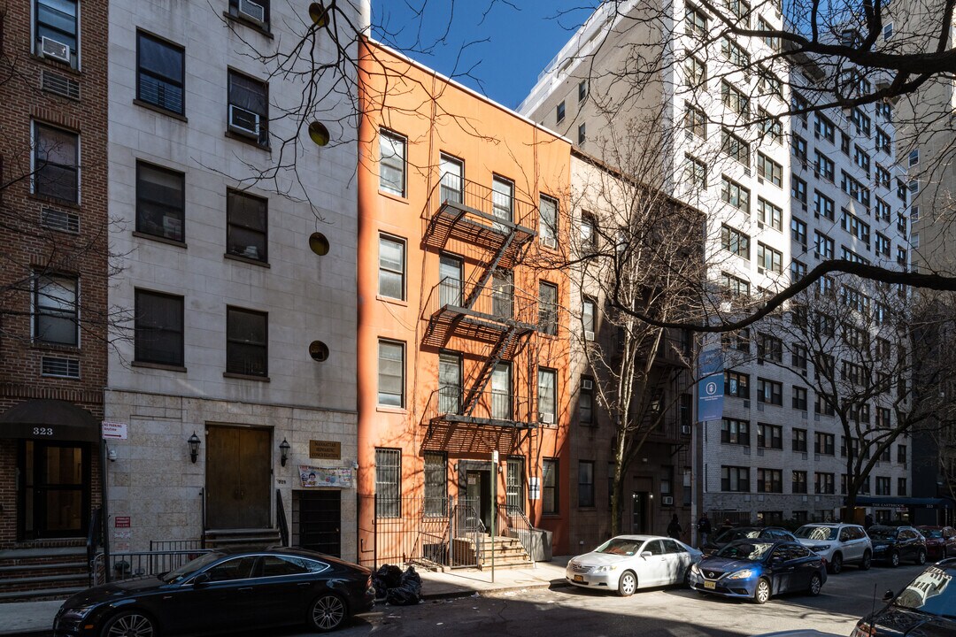 327 E 75th St in New York, NY - Building Photo