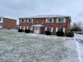 6941 Plaza Dr in Niagara Falls, NY - Building Photo