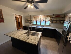 211 S High St in Port Washington, WI - Foto de edificio - Building Photo