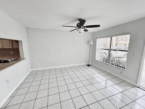 10006 Winding Lake Rd, Unit 101 in Sunrise, FL - Foto de edificio - Building Photo