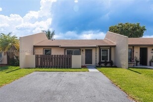 11903 SW 110th St Cir E in Miami, FL - Building Photo