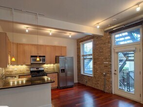 1222 W Hubbard St in Chicago, IL - Foto de edificio - Building Photo