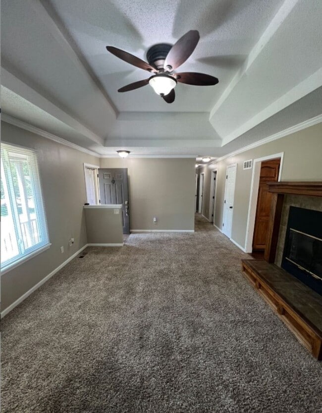 925 NE Carousel Ln in Lee's Summit, MO - Building Photo - Building Photo