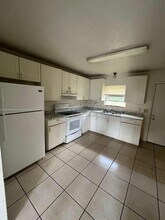 819 King Orange Dr in Fort Pierce, FL - Foto de edificio - Building Photo