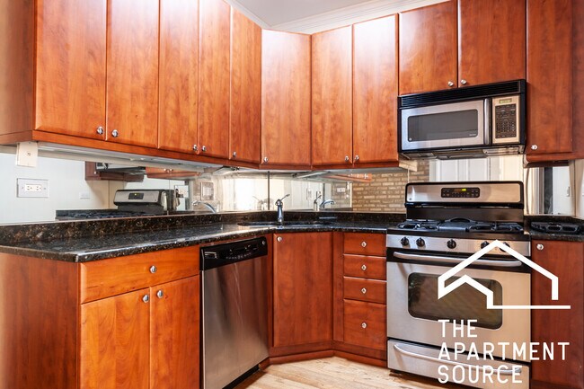 626 W Roscoe St, Unit 3B in Chicago, IL - Foto de edificio - Building Photo