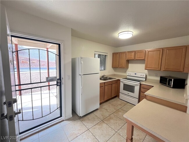 5358 S Swenson St in Las Vegas, NV - Building Photo - Building Photo