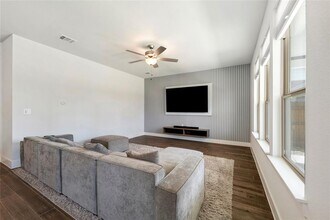 8609 Cottage Rose Dr in Austin, TX - Building Photo - Building Photo