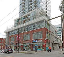 Raffles on Robson in Vancouver, BC - Building Photo - Building Photo