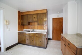 18 Harold Ave, Unit B in Greenwich, CT - Building Photo - Building Photo