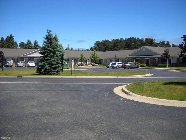 530 N Michigan Ave in Manton, MI - Building Photo - Building Photo