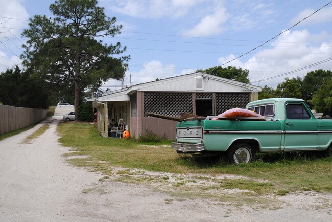 4745 N Highway 1 in Melbourne, FL - Foto de edificio - Building Photo