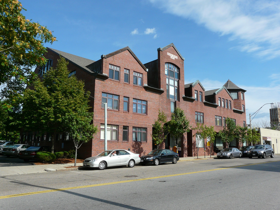 1-6 Walnut Ter in Newton, MA - Building Photo