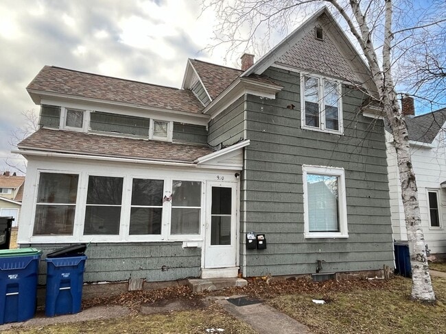 property at 910 S 6th Ave