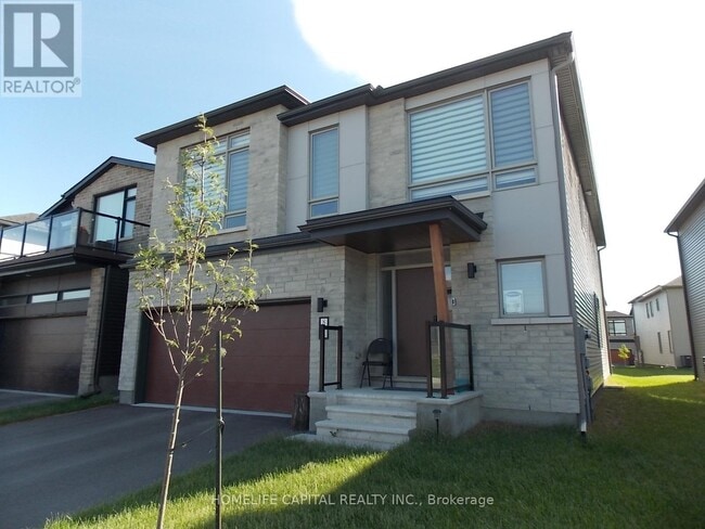 property at 838 Crossgate St