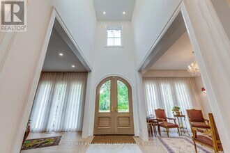 2450 Rebecca St in Oakville, ON - Building Photo - Building Photo
