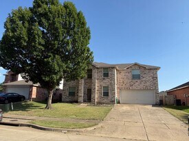 2011 Cap Rock Ln in Grand Prairie, TX - Building Photo