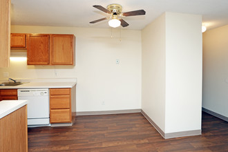 Foxwood Apartments in Indianola, IA - Building Photo - Interior Photo