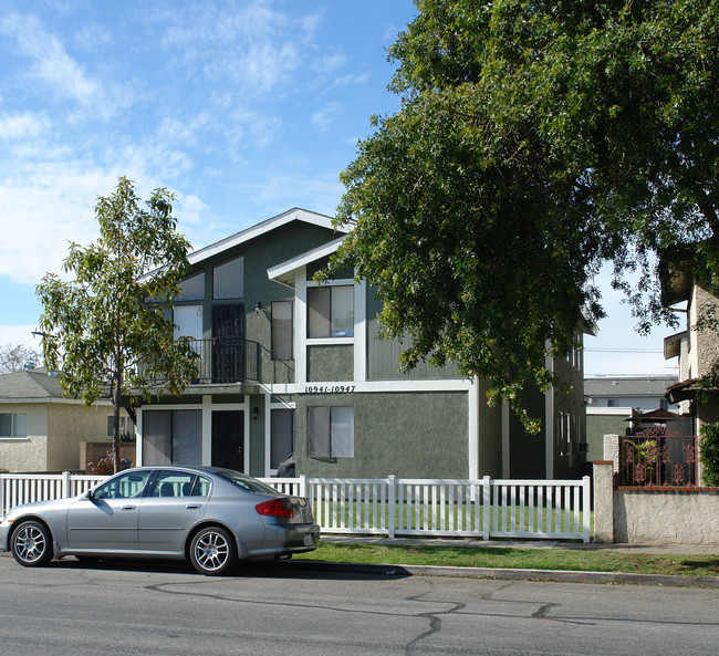 10941-10949 Walnut St in Los Alamitos, CA - Building Photo - Building Photo