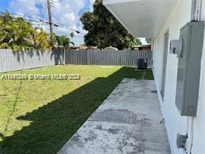 5731 NW 117th St in Hialeah, FL - Foto de edificio - Building Photo