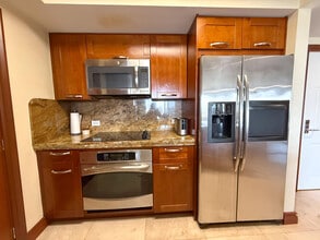 19501 W Country Club Dr in Aventura, FL - Building Photo - Building Photo