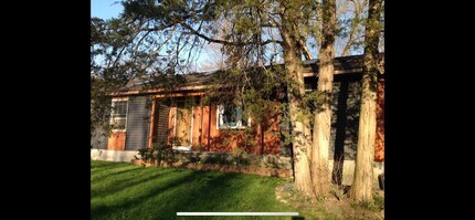 128 N Putt Corners Rd in New Paltz, NY - Foto de edificio - Building Photo