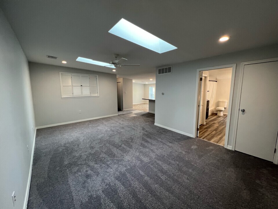 375 DuPont St, Unit Rear Photo