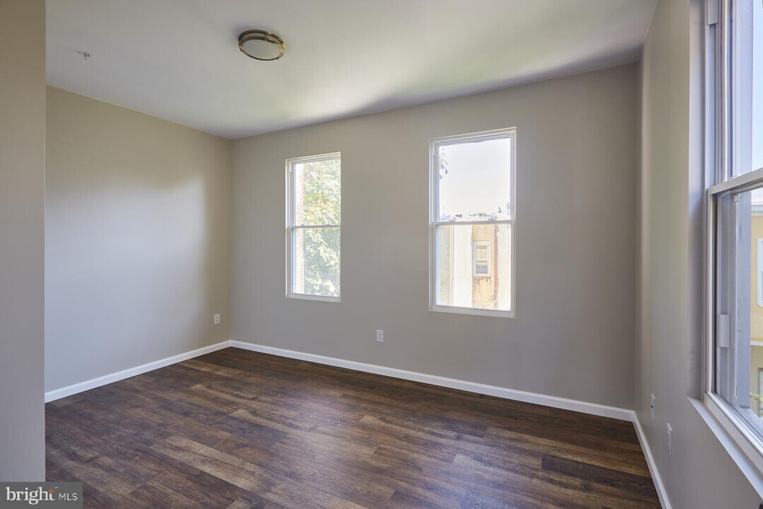 5514 Woodland Ave-Unit -B in Philadelphia, PA - Building Photo