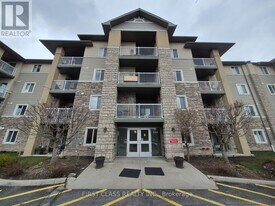 684 Warden Ave. in Toronto, ON - Building Photo