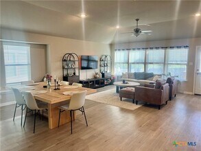 2905 Greenbriar Rd in Seguin, TX - Building Photo - Building Photo