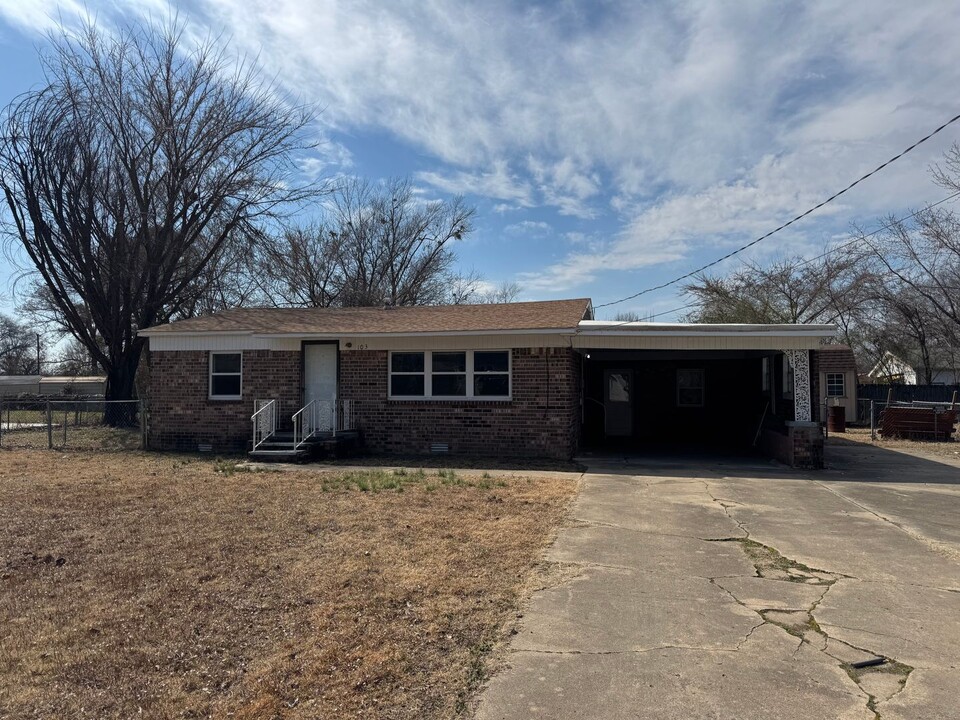 103 Mondier St in Roland, OK - Foto de edificio