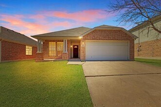 8420 Silverbell Ln in Fort Worth, TX - Building Photo - Building Photo