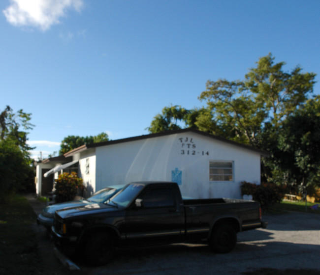 2312-14 Fillmore St in Hollywood, FL - Foto de edificio - Building Photo