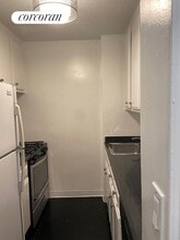 77 E 12th St in New York, NY - Building Photo - Building Photo