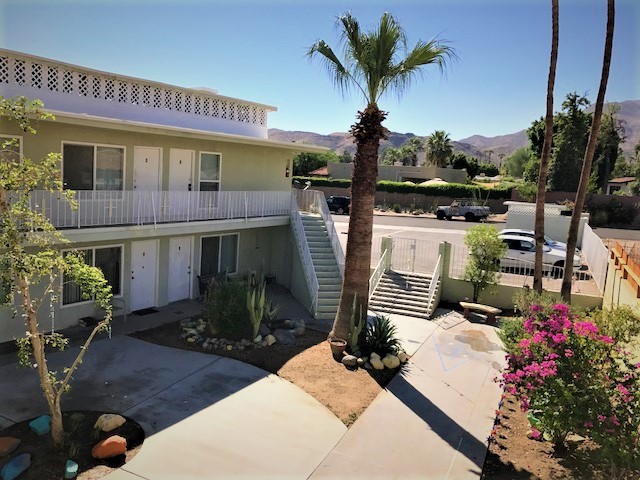 Kings Manor in Cathedral City, CA - Foto de edificio - Building Photo