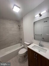 2035 W Toronto St in Philadelphia, PA - Foto de edificio - Building Photo