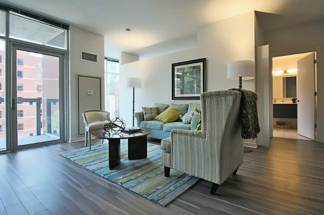 798 N La Salle St in Chicago, IL - Foto de edificio - Building Photo